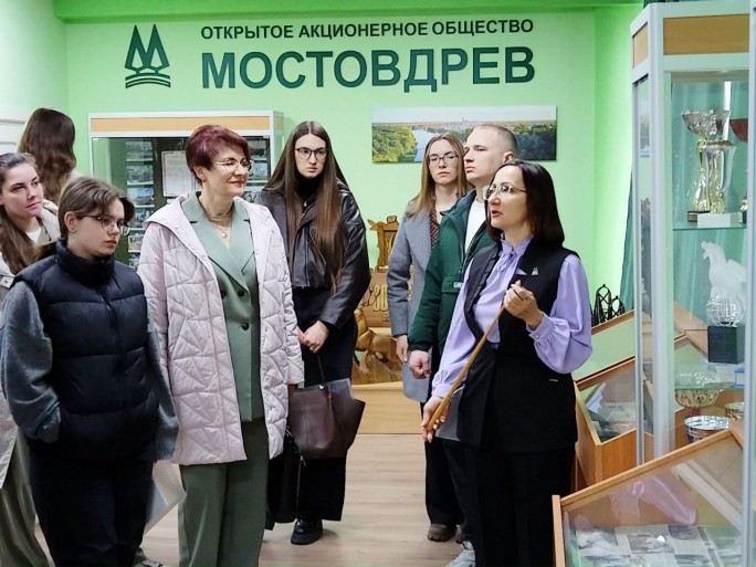 Опыт работы с молодыми специалистами, наставничество, патриотическое воспитание: на Мостовщине учится молодёжный профсоюзный актив области