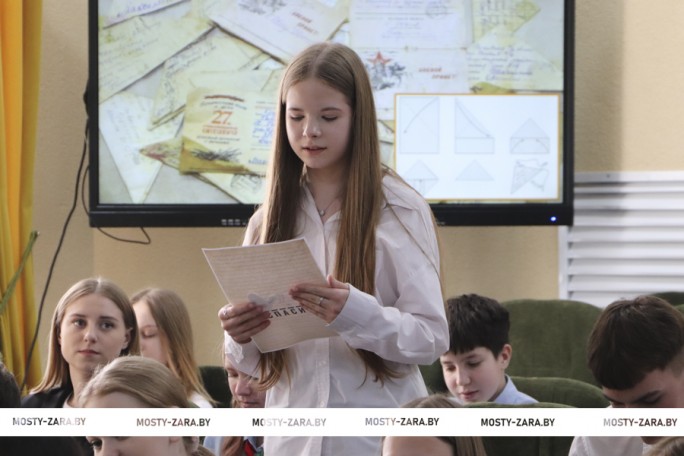 Пепел Хатыни стучит в сердца: молодёжь Мостовщины накануне Дня памяти жертв Хатынской трагедии рассуждала о цене мира и важности сохранения исторической правды