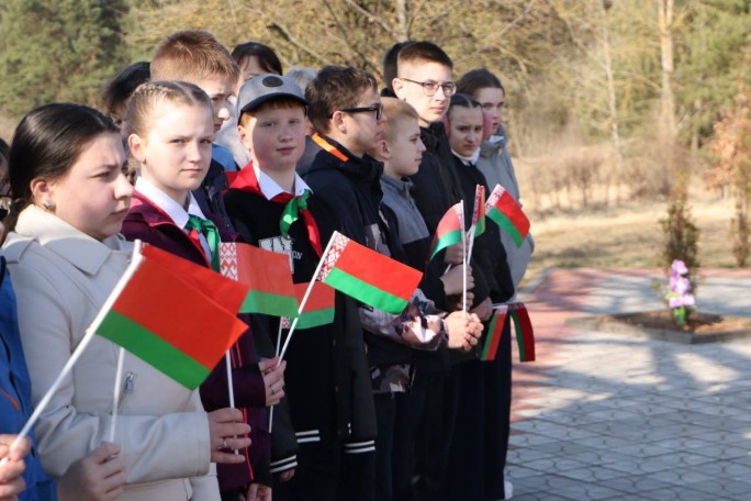 Код нашей памяти: на Мостовщине почтили память жертв Хатынской трагедии и сожжённых деревень