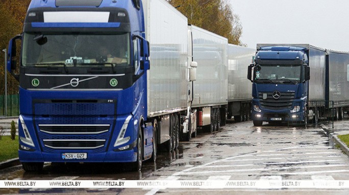 Александр Лукашенко принял решение о возможности выезда фур с литовской регистрацией