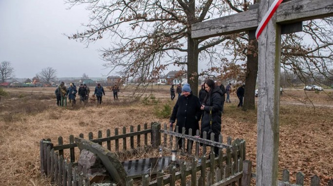 Поляки начали поисковые работы в украинском селе Углы для обнаружения останков жертв Волынской резни