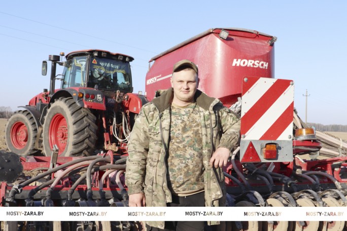 На Мостовщине начался сев ранних яровых культур