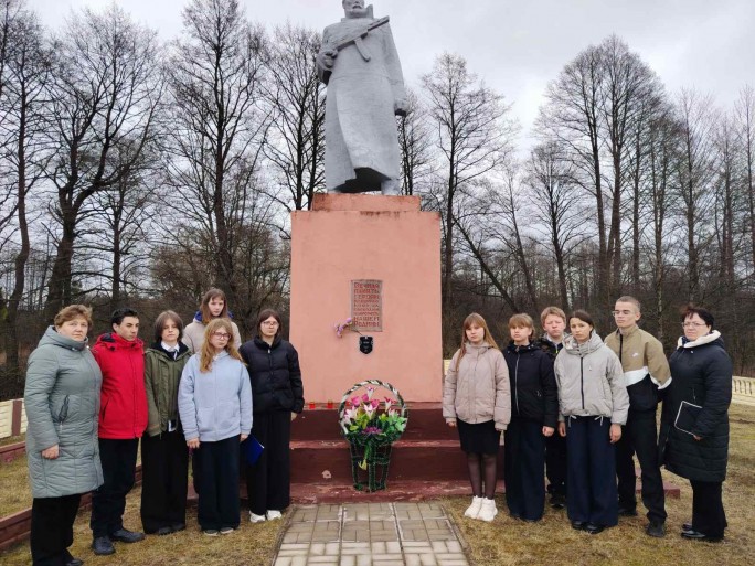 У братской могилы советских воинов и жертв фашизма  в деревне Щара состоялся  митинг