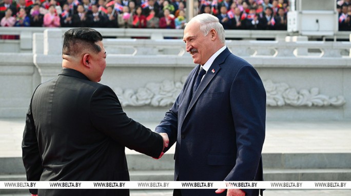 Гимны, залпы орудий и конница. Церемония официальной встречи Александра Лукашенко и Ким Чен Ына прошла в Пхеньяне