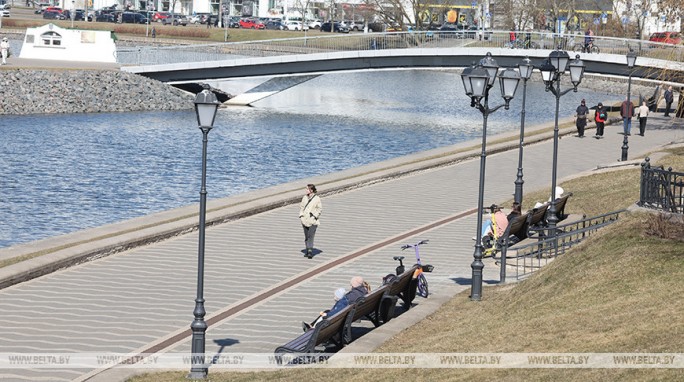 Зонт или солнцезащитные очки - что пригодится белорусам 26 марта