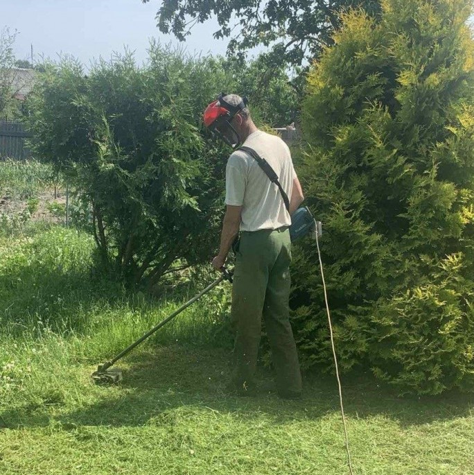 ЦСОН Мостовского района оказывает платные услуги по вспашке почвы и косьбе травы. Кто может воспользоваться?
