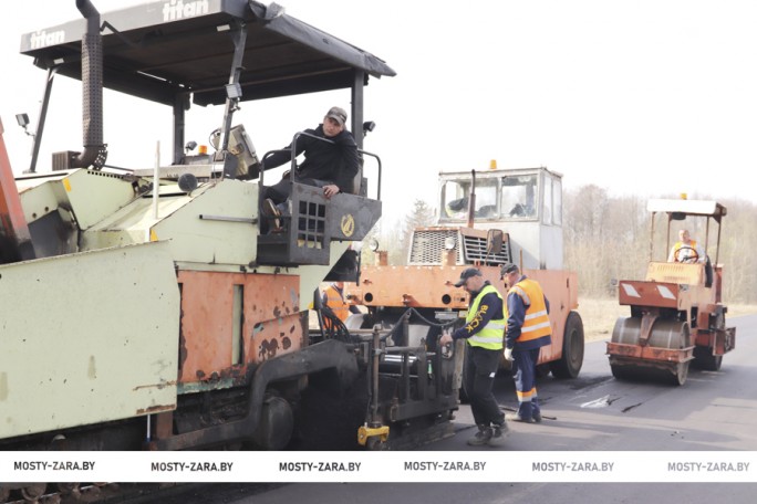 Асфальтный завод ДРСУ-208  у агрогородка Пески в эти мартовские  дни уже работает на полную мощность