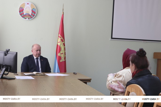 Председатель Мостовского райисполкома Андрей Санько провёл приём граждан