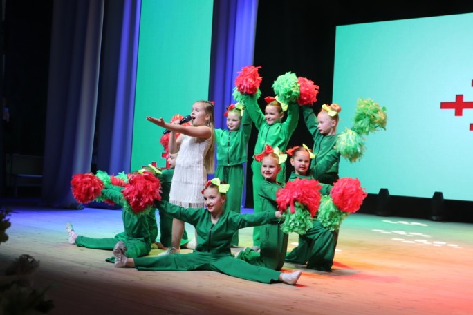 Мы – вместе! В Мостах состоялись торжественное собрание и праздничный концерт, посвящённые Дню единения народов Беларуси и России