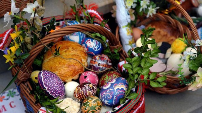 Как отмечают Пасху католики аг. Лунно?