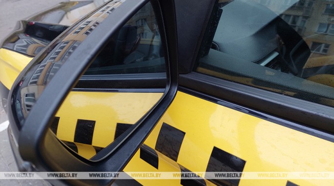 Как пассажиру проверить легальность работы такси, рассказали в Транспортной инспекции