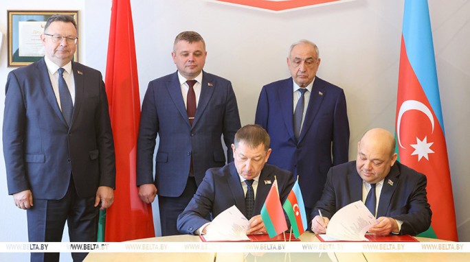 МАЗ поставит в Азербайджан 100 машинокомплектов для производства коммунальной техники