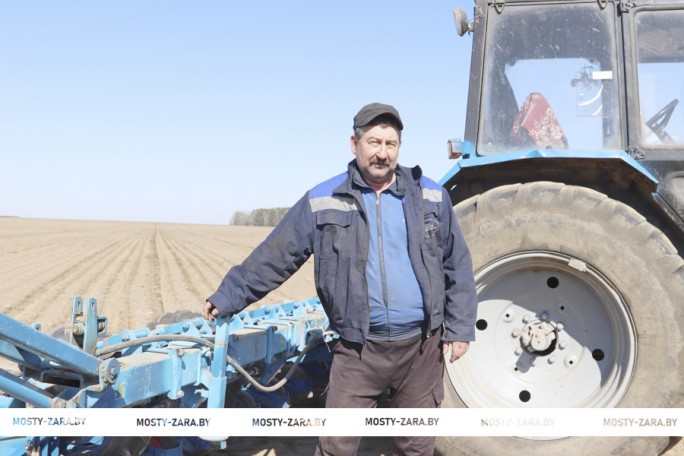 Широким фронтом ведут полевые работы в КСУП «Имени Адама Мицкевича»