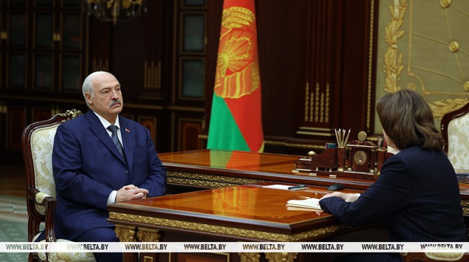 Законотворчество, работа с гражданами и местными советами. Александр Лукашенко принял с докладом Кочанову