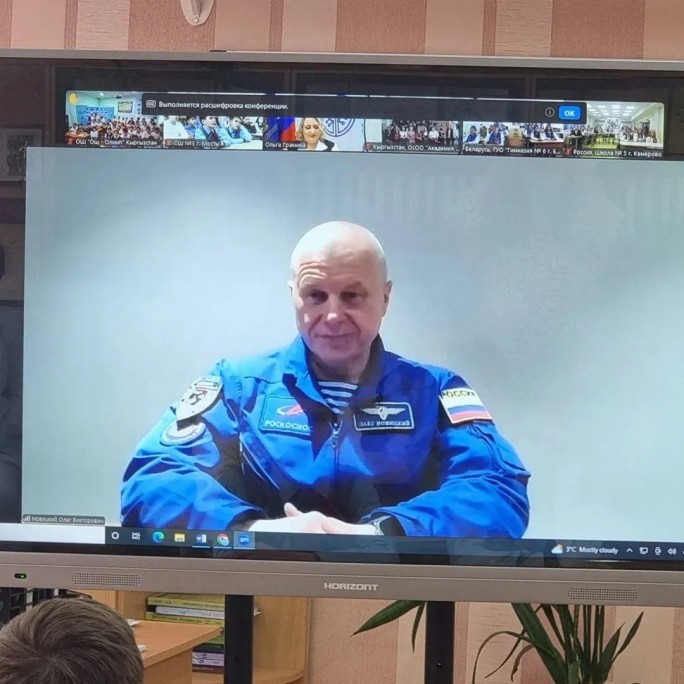 9 апреля в рамках работы Ассоциации школ Российской Федерации и Республики Беларусь учащиеся 6 класса средней школы √3 г. Мосты приняли участие в международном онлайн-уроке «Первые в космосе»