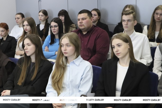 Память без срока давности: молодёжь Мостовщины вспоминала узников фашистских концлагерей и говорила о сохранении исторической памяти