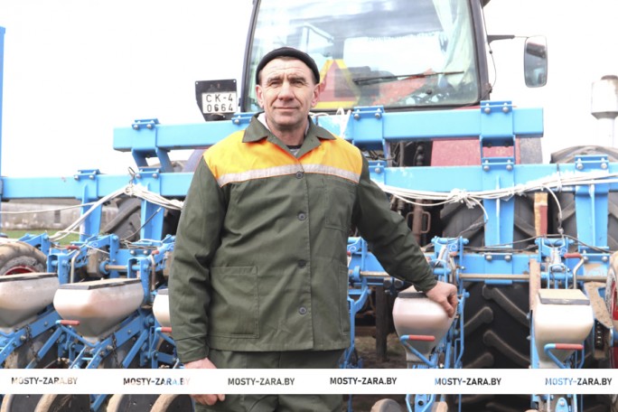 Валерий Дешук из ЗАО «Гудевичи» первым в районе завершил сев сахарной свёклы