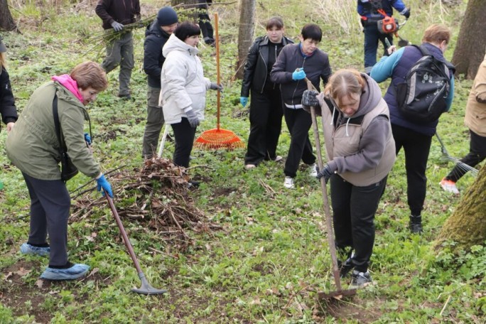 Праздник чистоты и порядка. Свой вклад в наведение порядка на родной земле во время субботника внесли трудовые коллективы Мостовщины