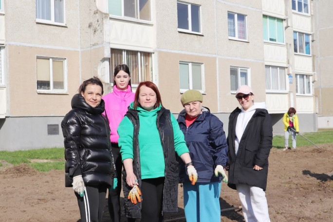 Мостовские коммунальники активничают в городе