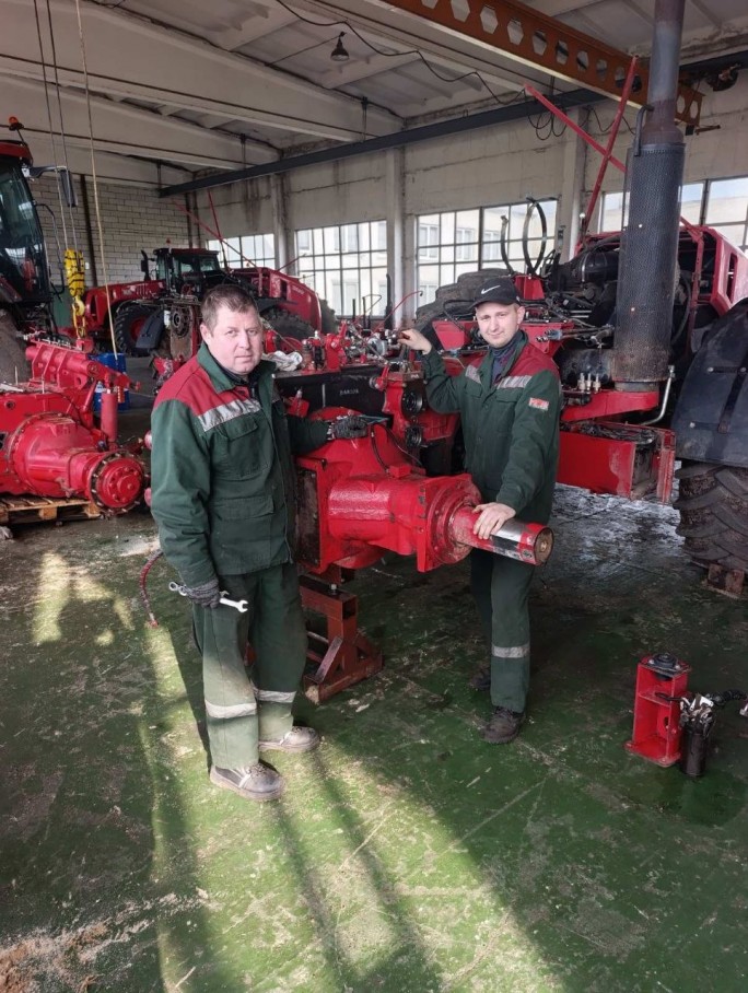 Коллектив Мостовского ремонтного завода присоединился к республиканскому субботнику