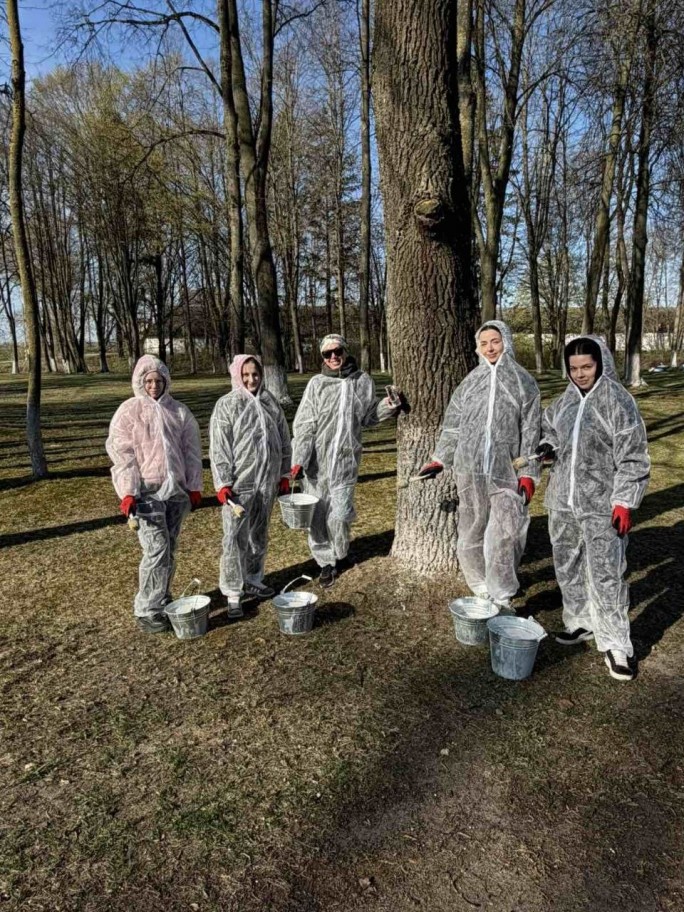 К субботнику присоединились и труженики ОАО 'Черлена'