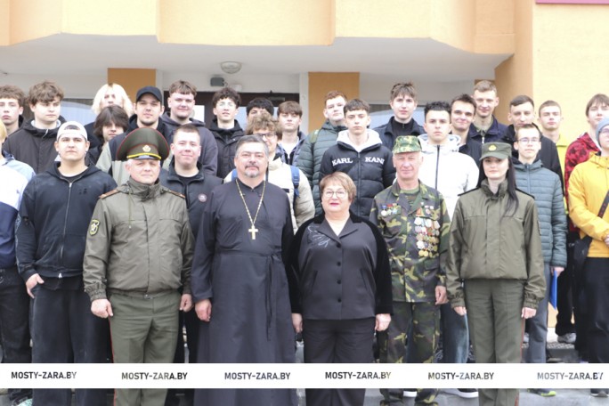 Армия – школа мужества. В Мостах прошло торжественное мероприятие, посвящённое Дню призывника