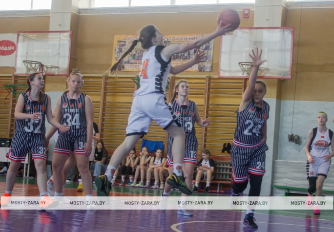 В их руках ‒ оранжевый метеор: Мосты принимают первенство страны по баскетболу