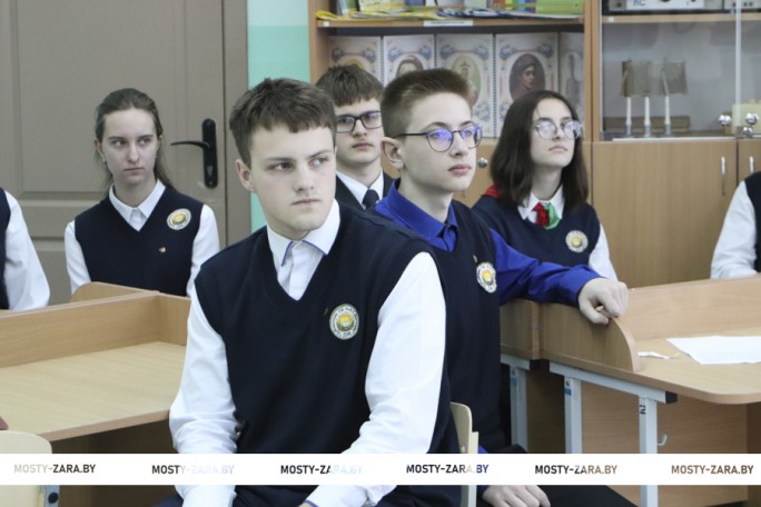 На ШАГе в Дубненской средней школе обсудили, благодаря чему и каких успехов достигла Беларусь, за какими перспективными технологиями будущее