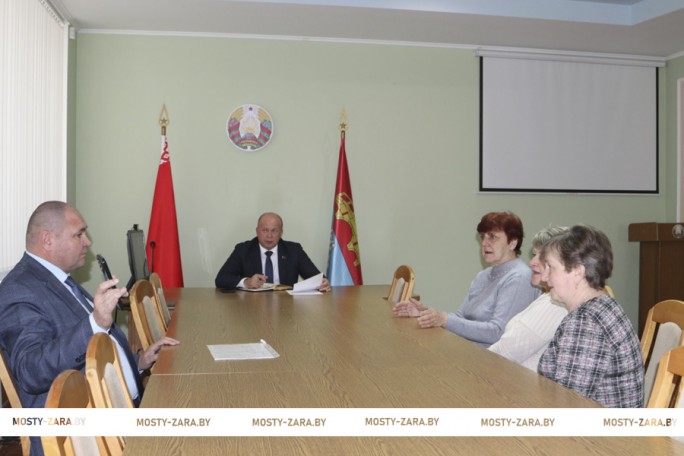 Председатель Мостовского райисполкома Андрей Санько провёл приём граждан