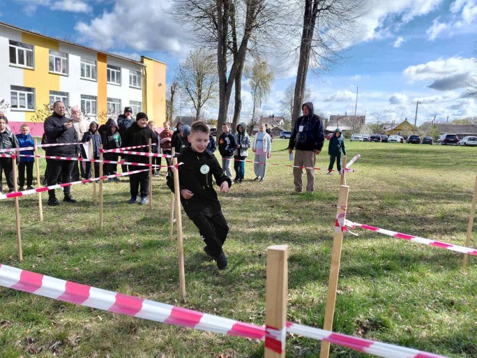 Военно-патриотическая игра «Зарничка» прошла в Мостах