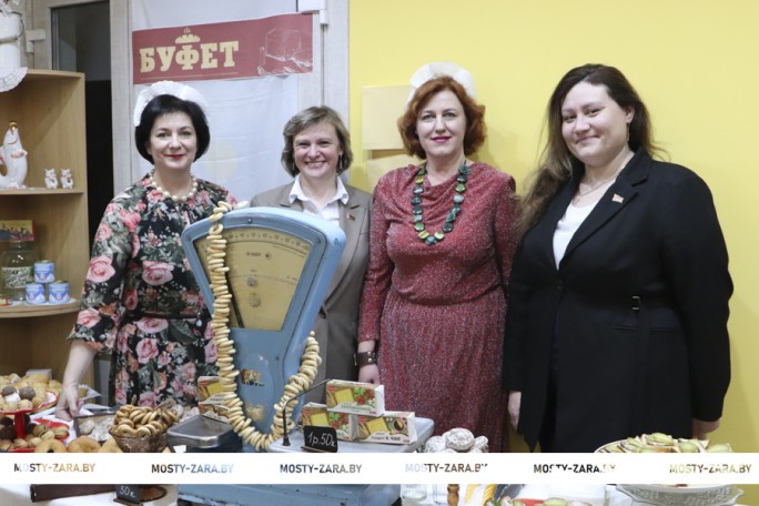 Библио – вот это ночь! В путешествие во времени пригласила читателей Мостовская районная библиотека в рамках акции «Библионочь-2026»