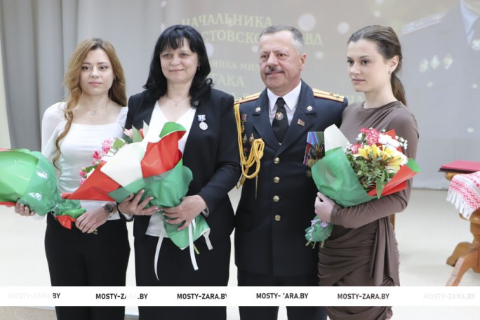 В Мостах состоялся офицерский ритуал проводов со службы в запас начальника Мостовского РОВД Эдуарда Шестака