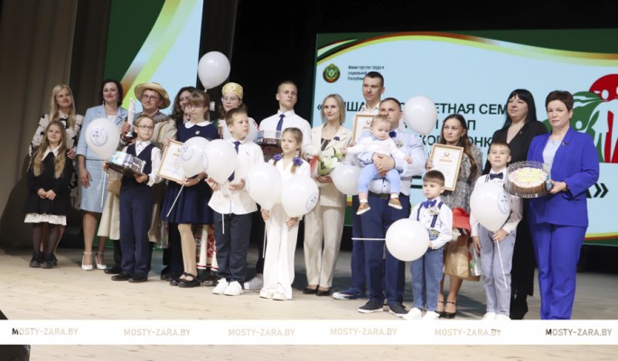 В Мостах прошёл районный этап республиканского конкурса «Лучшая семья 2026 года