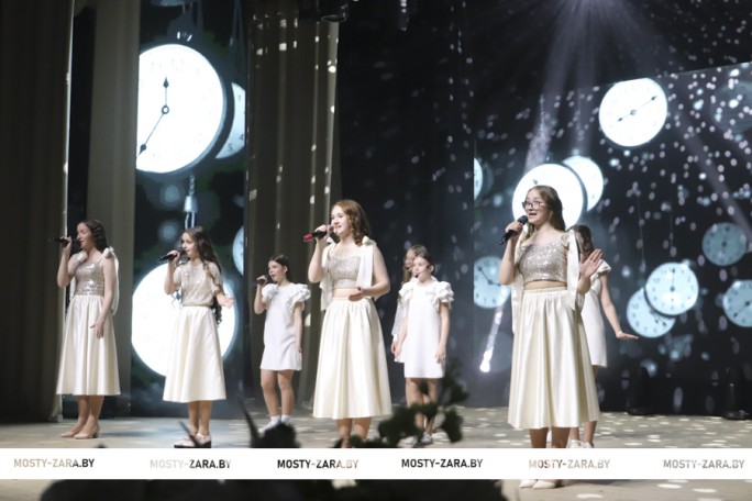 Наш край встречает Первомай! В Мостах состоялись торжественное собрание и праздничный концерт