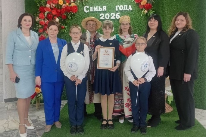Семья – это целый мир, а мама – его сердце. Так считают многодетные семьи Сидор и Гончаревич из Мостовского района