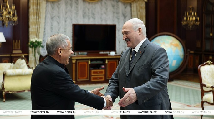 Александр Лукашенко обсудил с Рустамом Миннихановым сохранение исторической памяти и прошедший в Казани концерт-реквием