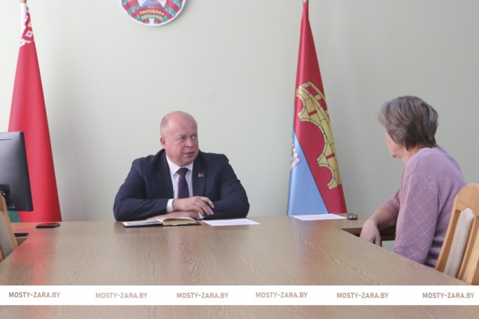 Председатель Мостовского райисполкома Андрей Санько провёл приём граждан