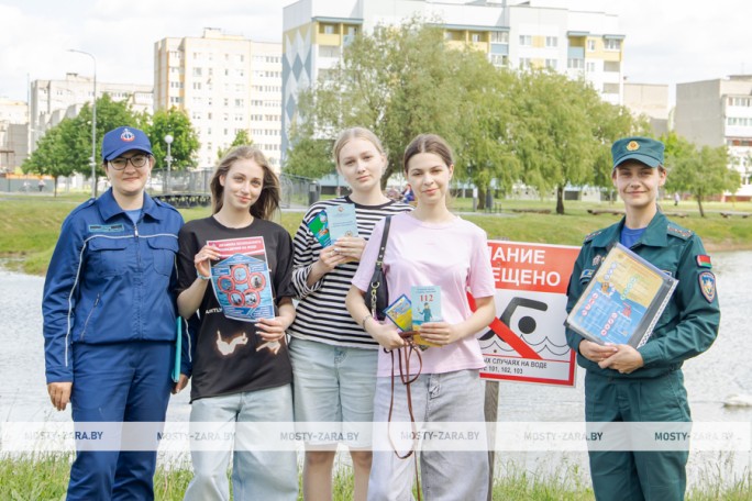 Губит людей вода: мостовские спасатели провели рейд по городским водоёмам