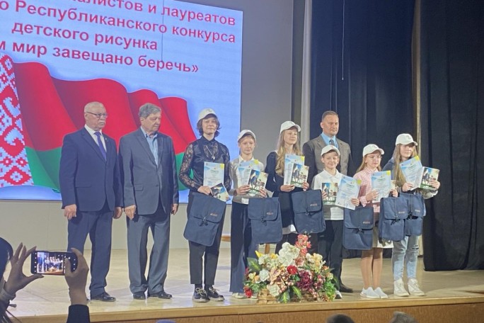 Сохранение исторической памяти о подвигах воинов в годы Великой Отечественной нашло своё отражение в творческих работах детей, присланных на конкурс «Нам мир завещано беречь»