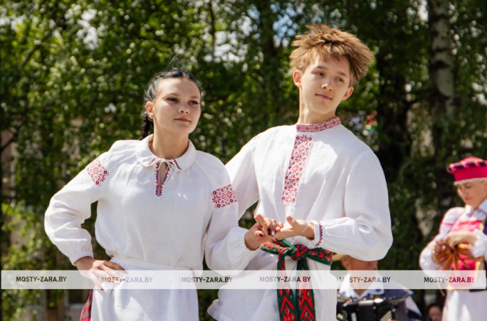 Ад танца душа пяе: як на Мастоўшчыне захоўваюць сапраўдны народны танец ‒ кадрылю