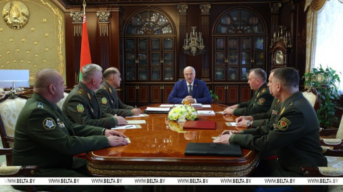 Александр Лукашенко заслушал доклад по тематике плана строительства и развития Вооруженных Сил