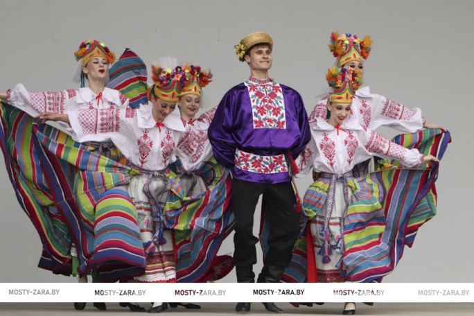 Эх, хороши «Хорошки»! В День Независимости заслуженный коллектив Беларуси подарил мостовчанам минуты творчества и вдохновения