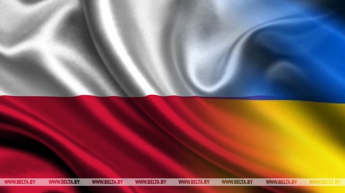 Польские политики массово возвращают Украине госнаграды на фоне скандала с героизацией УПА