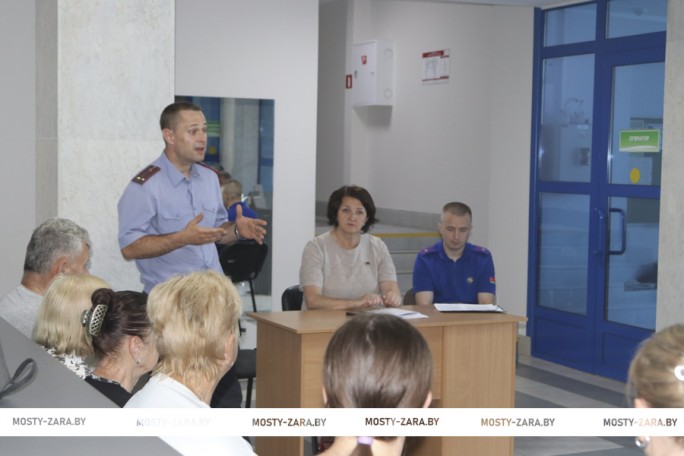 Группа информирования заместителя председателя райисполкома Марины Давыдик выступила в коллективах Мостовщины
