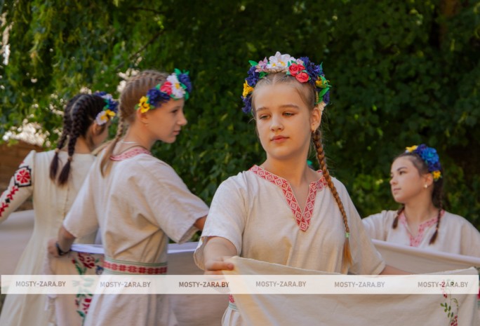 ФОТАФАКТ. Як у Гудзевічах зладзілі брэндавае мерапрыемства Мастоўшчыны - тэкстыльны фэст