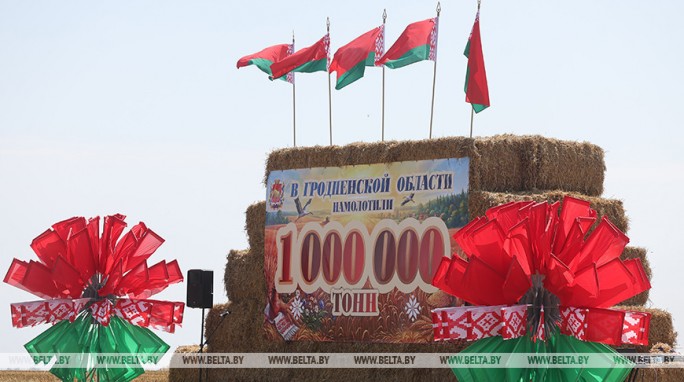 Миллион тонн зерна намолотили аграрии Гродненской области