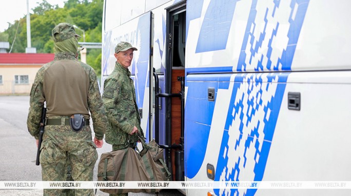'Скорее обнять родных'. Обмен военнопленными между Россией и Украиной провели на территории Беларуси