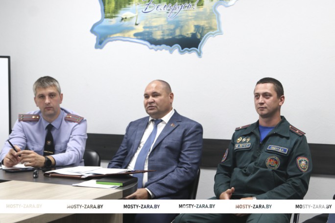 Группа заместителя председателя райисполкома Сергея Горошко встретилась с коллективом представительства Белгосстраха по Мостовскому району