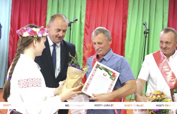 Хлеборобы КСУП «Озеранский» праздновали Дожинки