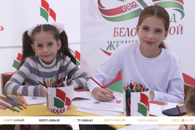 Интерактивные площадки, фотозоны, выставка-ярмарка народных мастеров: мостовчане празднуют главный праздник своего любимого города